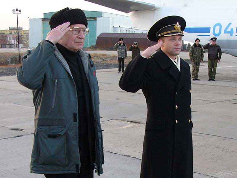 В.В. Чугунов и А.Ф. Журавлев на праздновании 50-ти летия полигона. 2004 г.