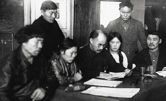 Тыко Вылка среди земляков. 1936 г.