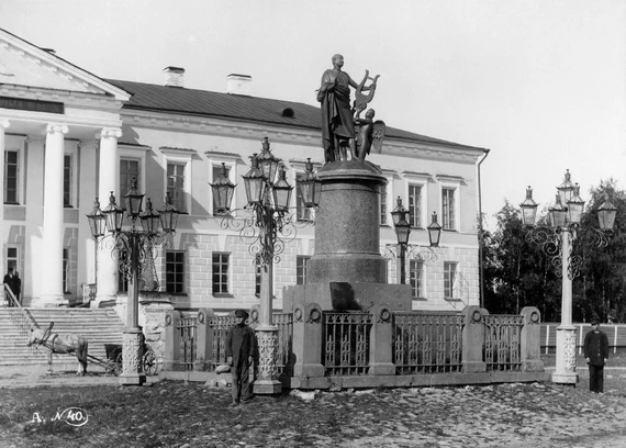 Архангельскъ — Памятникъ М. Ломоносову