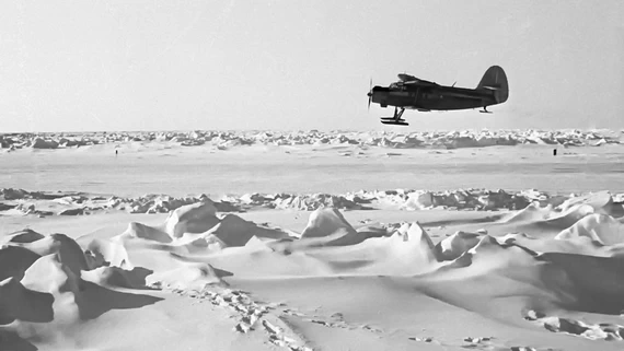 Самолет Ан-2 в небе над Арктикой, 1979 год Самолет Ан-2 над Арктикой