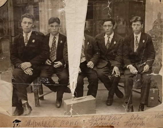 Та же фотография из личного архива дочери Прокопия Ледкова — Татьяны