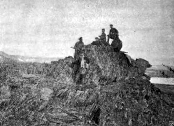 Сланцевые скалы близ Кармакул