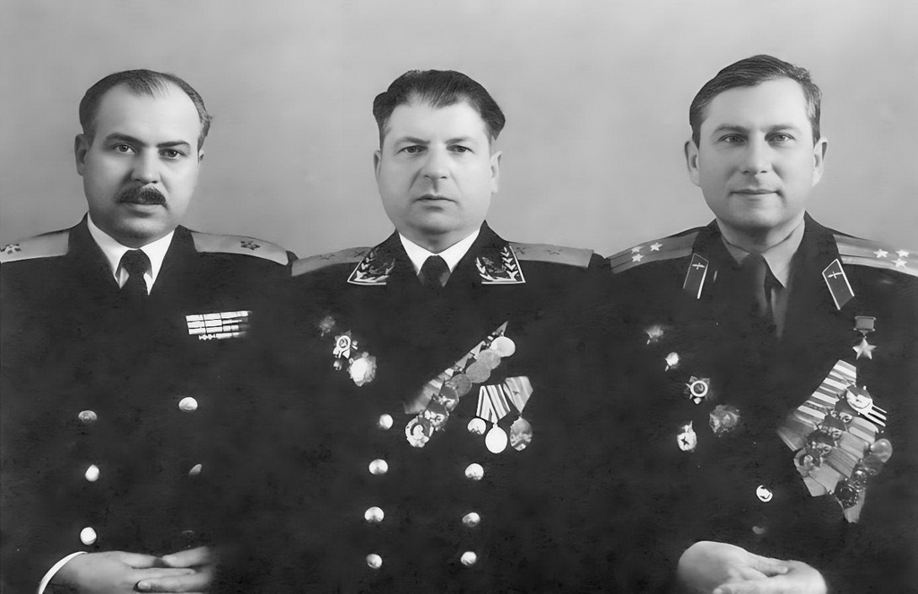 Контр-адмирал В.К. Стешенко, генерал-майор Г.Г. Кудрявцев, полковник Л.А. Говорухин. 1960 г. В.К. Стешенко, Г.Г. Кудрявцев, Л.А. Говорухин