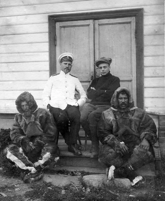 Г.Я. Седов и В.Ю. Визе (верхний ряд) в Архангельске