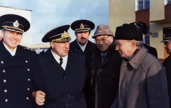 40-летие Новоземельского полигона. На фото (слева направо): В.П. Думик, Г.Е. Золотухин, Л.Г. Томашевский, В.И. Филипповский, В.В. Чугунов (1994) 40-летие Новоземельского полигона