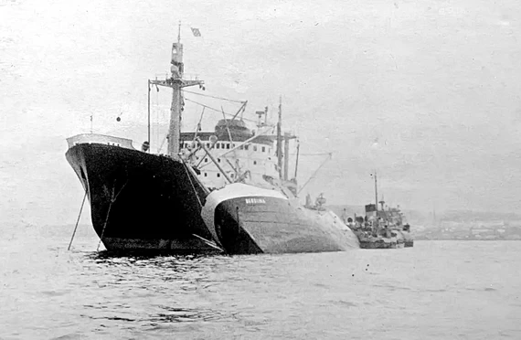 ОС-30 спасает в Кольском заливе западногерманский лесовоз «Беролина». 1961 г. ОС-30 спасает в Кольском заливе западногерманский лесовоз «Беролина»