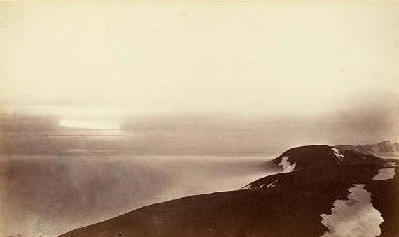 Фотография с вершины горы на северном берегу Маточкина Шара