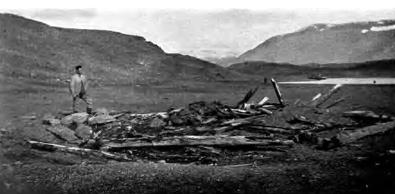 Остатки зимовья Розмыслова в Тюленей губе