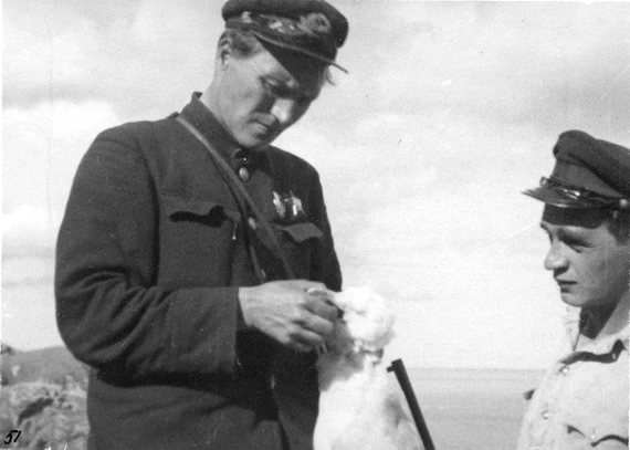 Л.О. Белопольский и Ю.М. Кафтановский в заповеднике «Семь островов» 1939 г. Л.О. Белопольский и Ю.М. Кафтановский