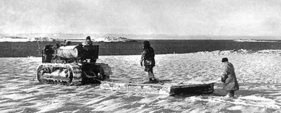 Начало строительства временного ледового аэродрома